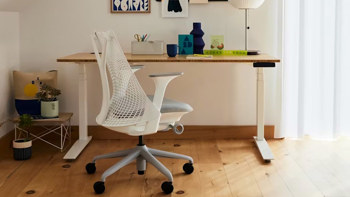 Jarvis standing desk in home office
