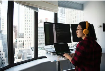 Best Standing Desk Brands for Heavy Monitors in 2025