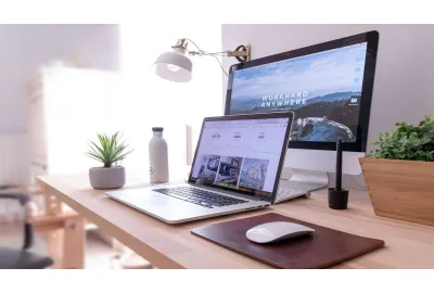 Desk in Living Room: Best Layouts and Desk Ideas for Apartments and Open Spaces