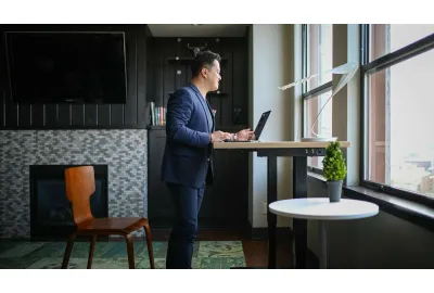 Best Electric Standing Desks 2025 for Home Offices With Style and Substance