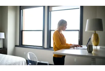 How Many Calories Does Standing Burn When Using a Standing Desk?