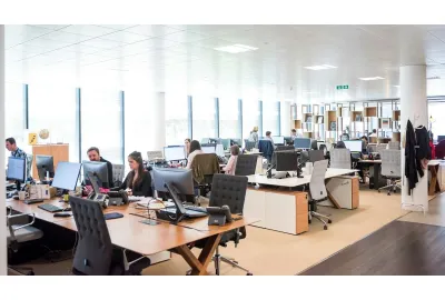 Simple Suggestions for a Better Workplace Through Smarter Desk Design