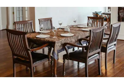 Walnut vs Mahogany for Fine Furniture: What Makes Them Different