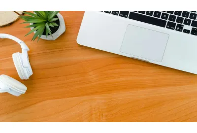 A Practical Guide to Identifying Wood Grain Patterns for Your Next Desk